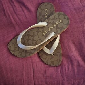 Coach flipflops